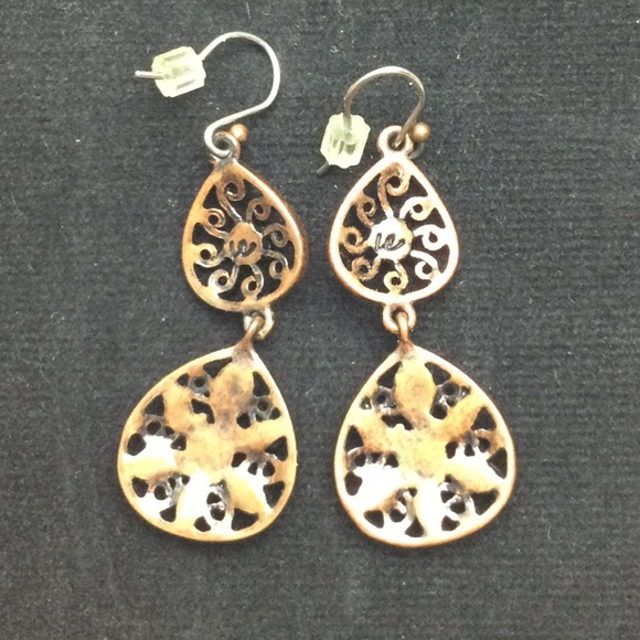 Liz Claiborne Bronze Tone Green Cabachon Filligree Dangle Earrings - Picture 6 of 7
